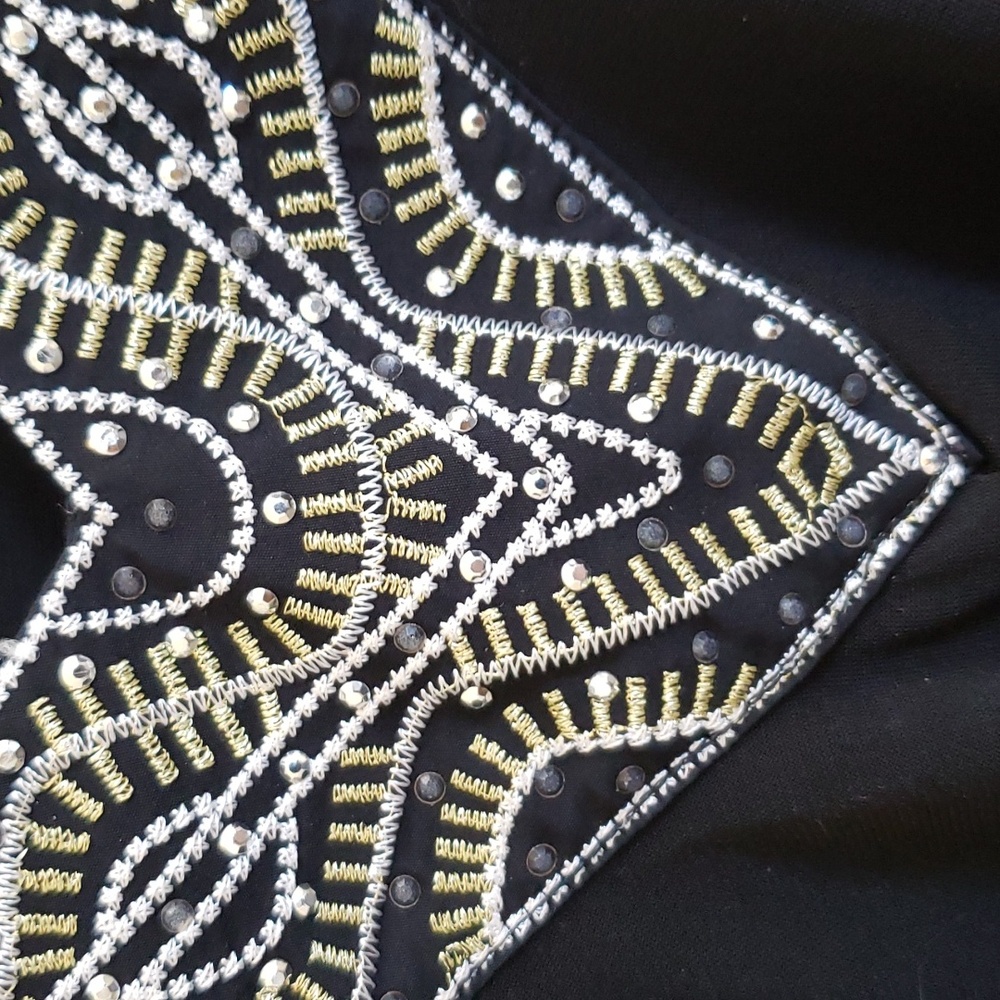 White House Black Market Sleeveless Metallic Embroidered V Neck Peplum Top - Picture 4 of 14